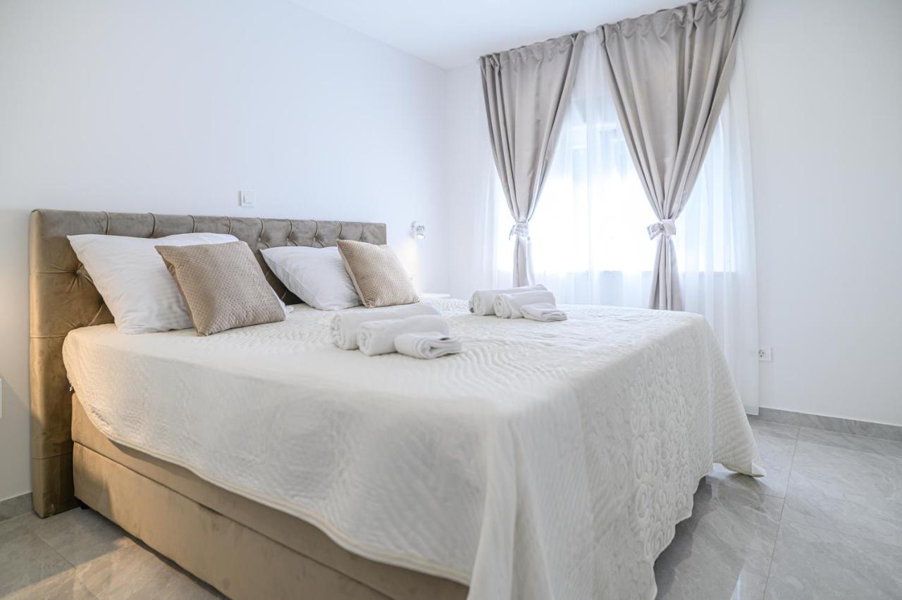 Luxury Rooms Green And Gold Split Exterior foto
