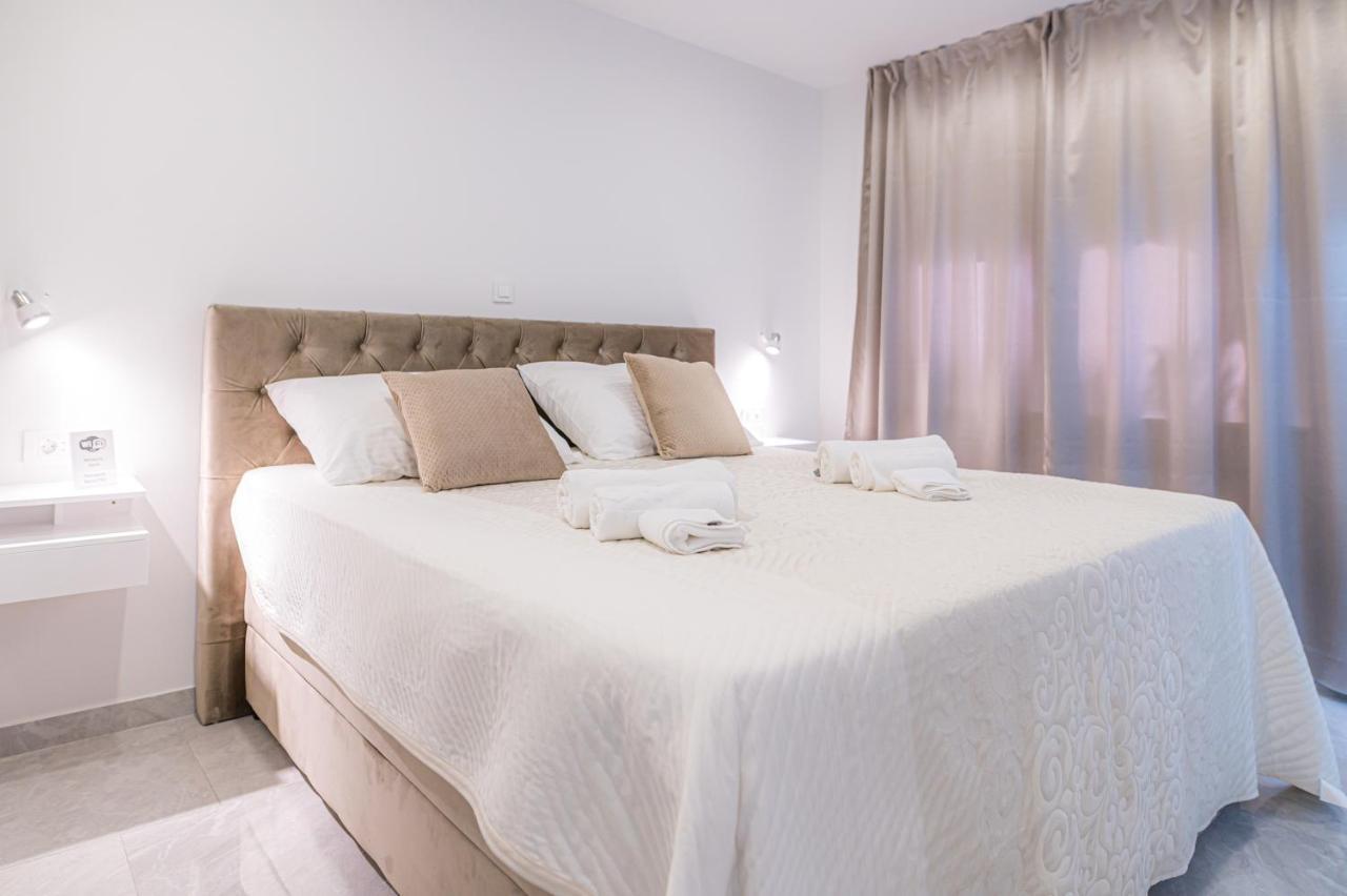 Luxury Rooms Green And Gold Split Exterior foto